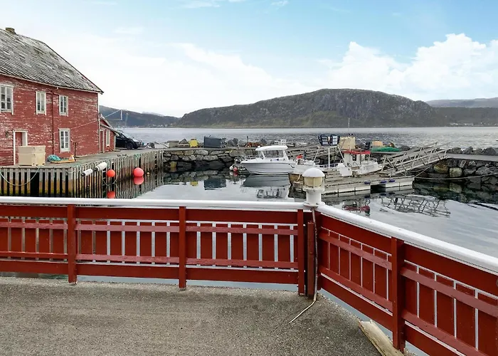 Ferienhaus 4 Bedroom Lovely In Leinoya Fosnavåg