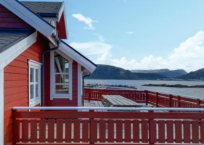 4 Bedroom Lovely In Leinoya * Fosnavåg