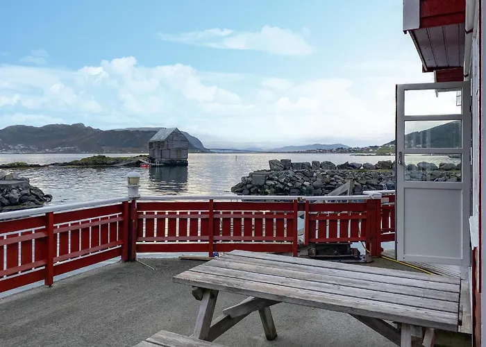 4 Bedroom Lovely In Leinoya Ferienhaus