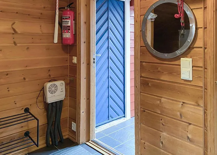 4 Bedroom Lovely In Leinoya Ferienhaus Fosnavåg