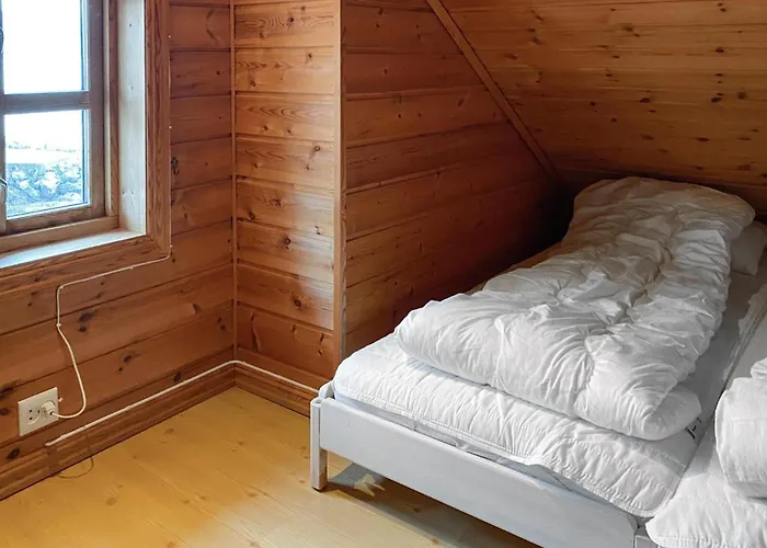 4 Bedroom Lovely In Leinoya