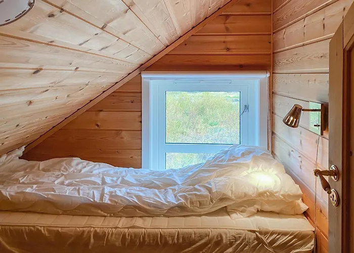 Ferienhaus 4 Bedroom Lovely In Leinoya Fosnavåg