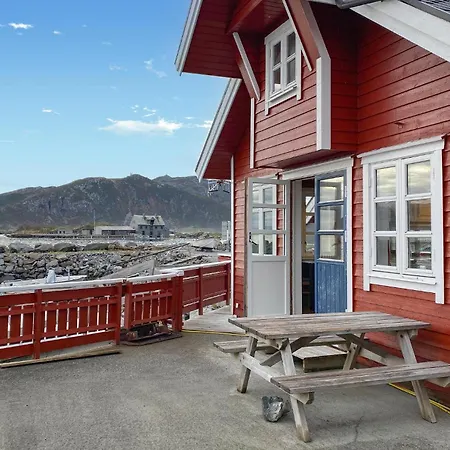 4 Bedroom Lovely In Leinoya Vakantiehuis *