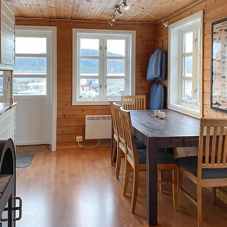 Vakantiehuis 4 Bedroom Lovely In Leinoya Fosnavåg