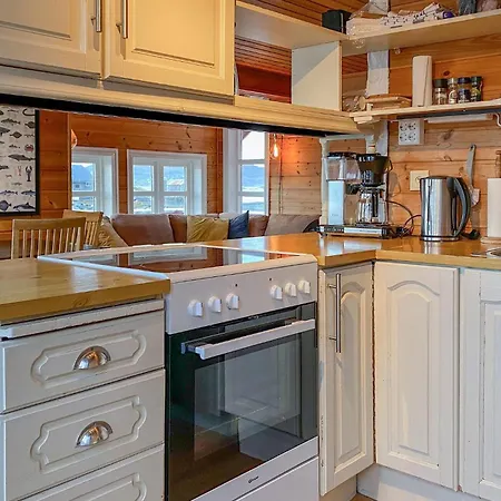 4 Bedroom Lovely In Leinoya