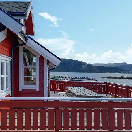 4 Bedroom Lovely In Leinoya * Fosnavåg