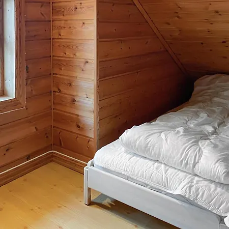 4 Bedroom Lovely In Leinoya