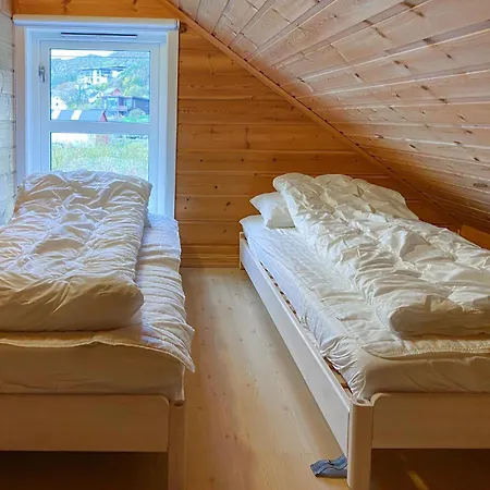 Vakantiehuis 4 Bedroom Lovely In Leinoya *