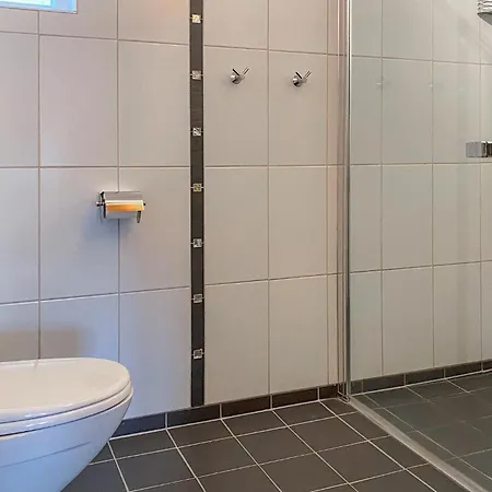 4 Bedroom Lovely In Leinoya Fosnavåg